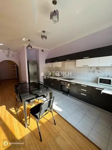 2-комнатная квартира, этаж 7 из 17, 92 м², на длительный срок