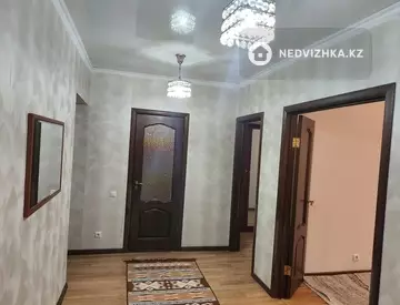 2-комнатная квартира, этаж 3 из 12, 67 м², посуточно