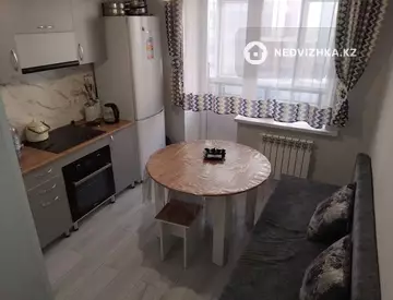 2-комнатная квартира, этаж 4 из 10, 70 м², посуточно