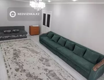 2-комнатная квартира, этаж 4 из 10, 70 м², посуточно