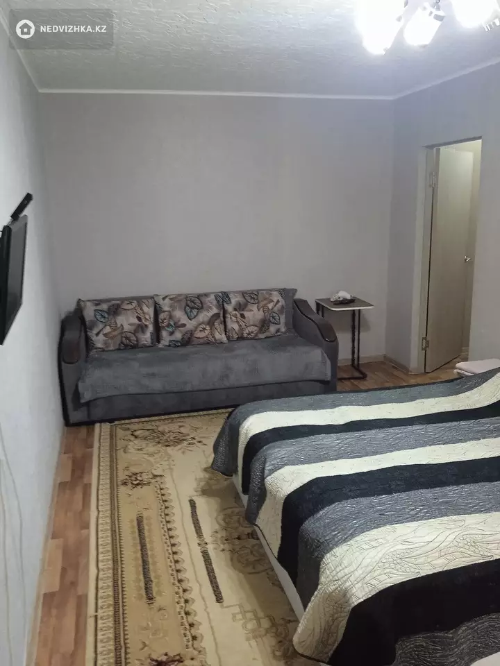 37 м², 1-комнатная квартира, этаж 1 из 5, 37 м², посуточно, изображение - 1