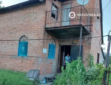 5-комнатный дом, 12 соток, 60 м²