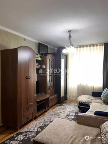 1-комнатная квартира, этаж 3 из 4, 42 м²