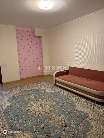 2-комнатная квартира, этаж 1 из 17, 50 м², на длительный срок