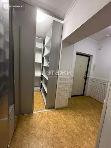 2-комнатная квартира, этаж 1 из 17, 50 м², на длительный срок