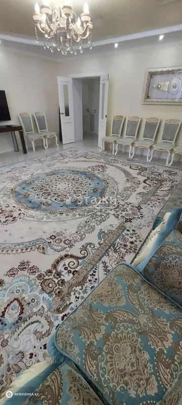 3-комнатная квартира, этаж 4 из 12, 107 м²