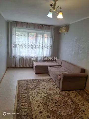 1-комнатная квартира, этаж 4 из 5, 37 м²