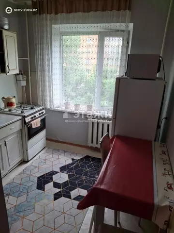1-комнатная квартира, этаж 4 из 5, 37 м²
