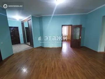 4-комнатная квартира, этаж 2 из 4, 224 м²