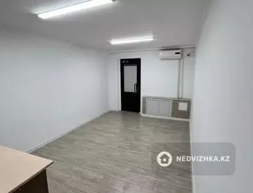 Офисное помещение, этаж 1 из 1, в жилом доме, 18 м², на длительный срок