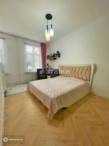 3-комнатная квартира, этаж 2 из 3, 100 м², на длительный срок