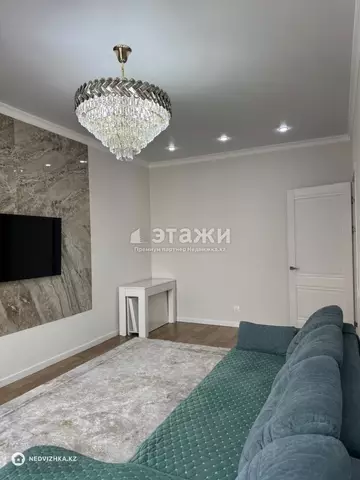 3-комнатная квартира, этаж 8 из 9, 82 м²