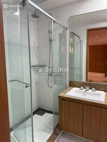 3-комнатная квартира, этаж 11 из 25, 130 м²