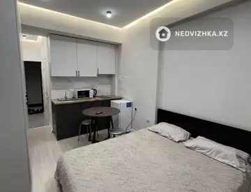 1-комнатная квартира, этаж 10 из 11, 38 м², посуточно