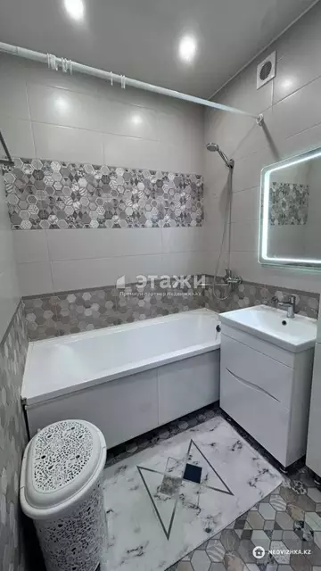 2-комнатная квартира, этаж 3 из 10, 64 м²