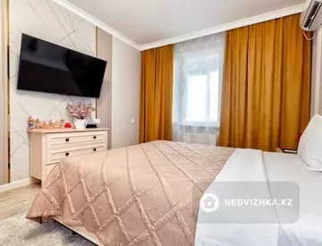 1-комнатная квартира, этаж 4 из 14, 45 м², посуточно