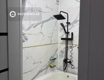4-комнатная квартира, этаж 4 из 5, 68 м²