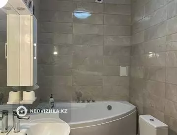 4-комнатная квартира, этаж 10 из 13, 140 м²