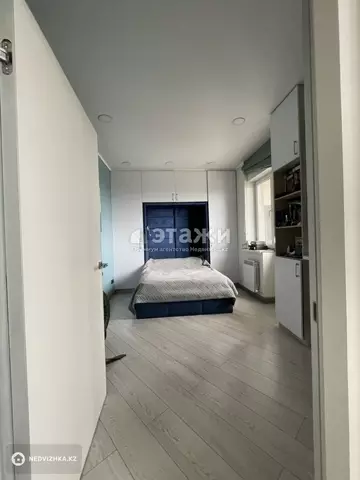 4-комнатная квартира, этаж 18 из 18, 122 м²