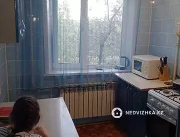 2-комнатная квартира, этаж 3 из 5, 54 м², на длительный срок