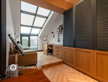 3-комнатная квартира, этаж 4 из 4, 150 м²