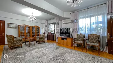 4-комнатная квартира, этаж 3 из 6, 144 м²