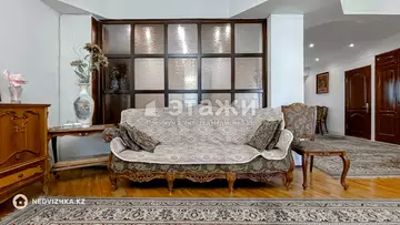 4-комнатная квартира, этаж 3 из 6, 144 м²