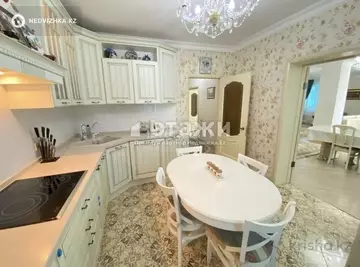 4-комнатная квартира, этаж 7 из 24, 159 м²