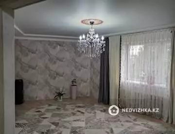 4-комнатная квартира, этаж 6 из 6, 120 м²