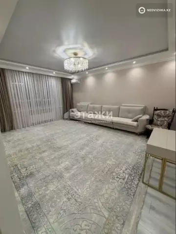 4-комнатная квартира, этаж 8 из 9, 120 м²