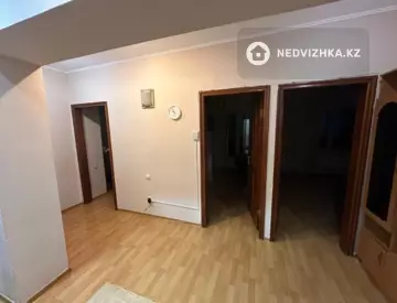 4-комнатная квартира, этаж 3 из 5, 79 м²