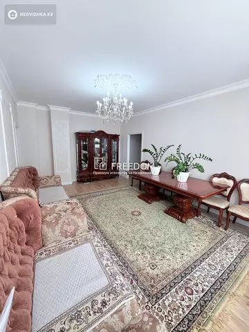 4-комнатная квартира, этаж 10 из 15, 129 м²