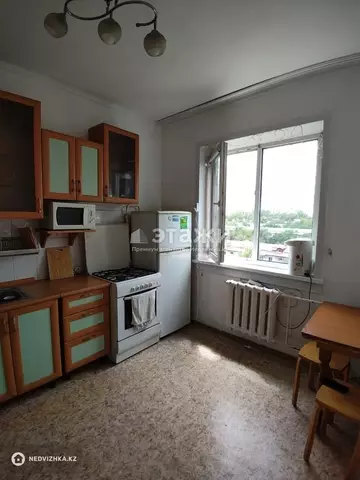1-комнатная квартира, этаж 9 из 9, 37 м²
