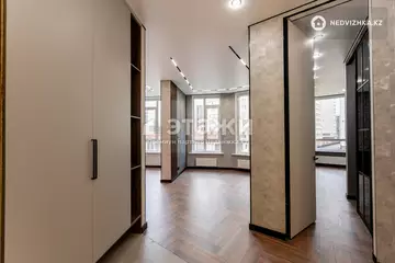 2-комнатная квартира, этаж 4 из 22, 55 м²