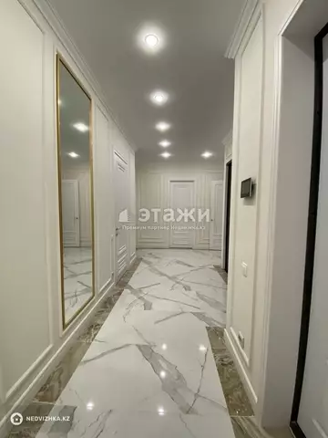 4-комнатная квартира, этаж 3 из 4, 140 м²