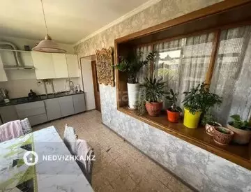 4-комнатная квартира, этаж 3 из 3, 82 м²