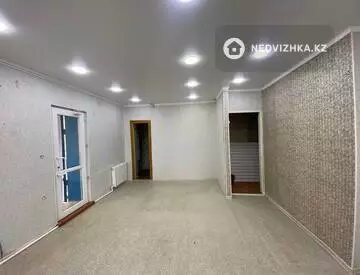 Офисное помещение, этаж 1 из 1, в жилом доме, 35 м²