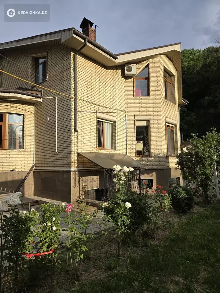 407 м², 8-комнатный дом, 9 соток, 407 м², изображение - 1