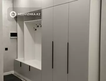 1-комнатная квартира, этаж 10 из 12, 42 м², на длительный срок