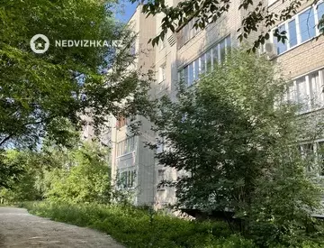 3-комнатная квартира, этаж 4 из 5, 63 м²
