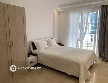 3-комнатная квартира, этаж 4 из 8, 130 м²