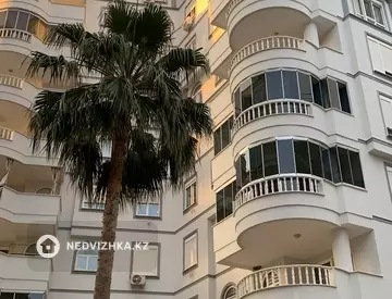 3-комнатная квартира, этаж 4 из 8, 130 м²