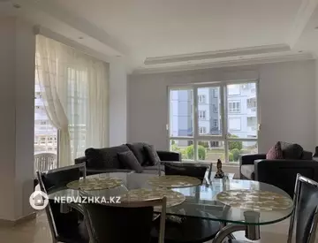 3-комнатная квартира, этаж 4 из 8, 130 м²
