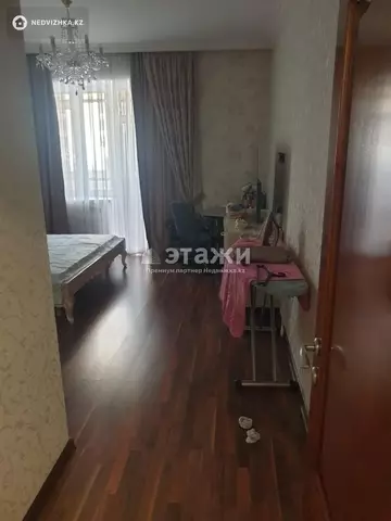 3-комнатная квартира, этаж 3 из 9, 130 м²