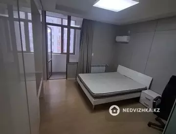 1-комнатная квартира, этаж 12 из 34, 42 м²