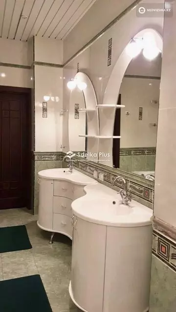 4-комнатная квартира, этаж 5 из 10, 196 м²