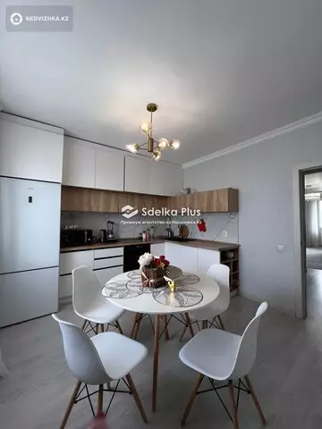 4-комнатная квартира, этаж 8 из 12, 96 м²