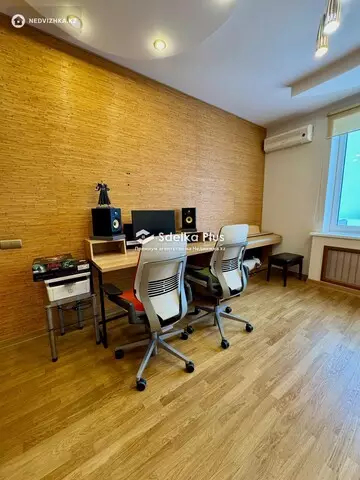 5-комнатная квартира, этаж 8 из 10, 202 м²