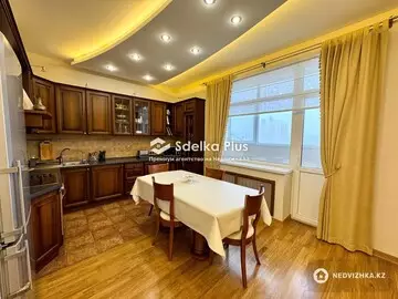 5-комнатная квартира, этаж 8 из 10, 202 м²