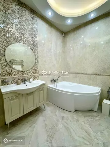5-комнатная квартира, этаж 8 из 10, 202 м²